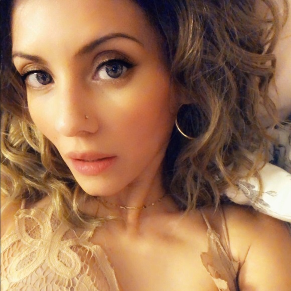 Meet your Posher, Ani - Picture 3 of 4